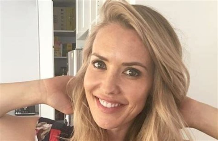 Abby Coleman Wiki, Age, Husband, Wedding, Family, Height, Face, Net Worth, Weight Loss, Disorder, The Mole, Haircut, Instagram