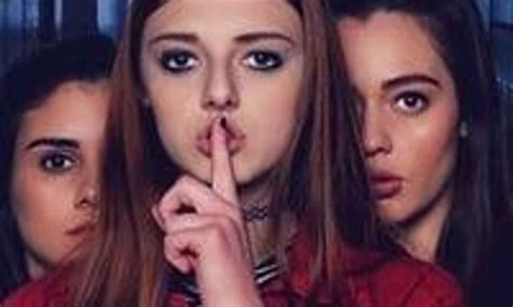 Kate Watson Age: 10 Facts on Psycho BFF Actress
