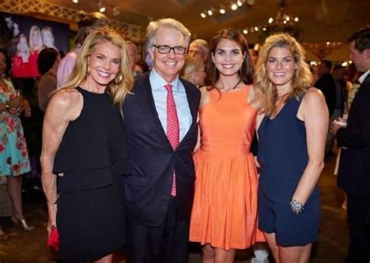 Mary Grace Hicks (Hope Hicks Sister) Wiki, Biography, Age, Height, Weight, Husband, Net Worth, Family