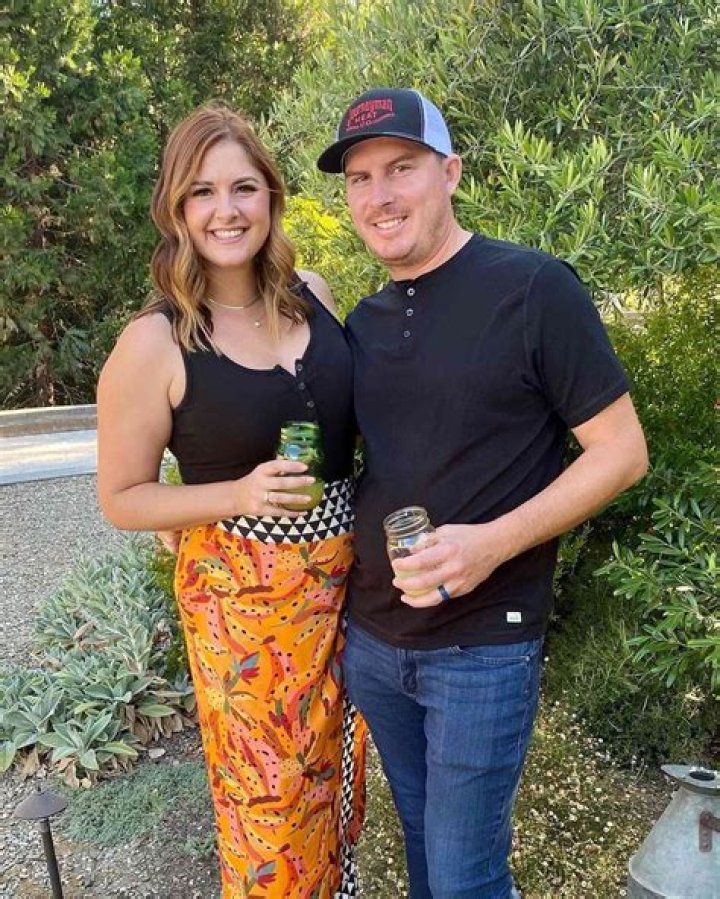 Meet Joel Dahmen Wife Lona Skutt On Instagram- Explore Her Career