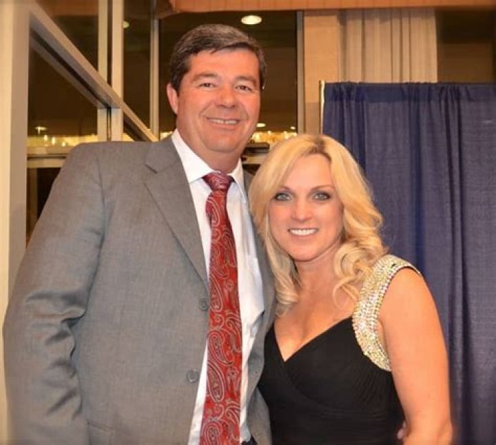 Rhonda Vincent Bio, Age, Parents, Husband, Salary, Net Worth, Tour, Songs