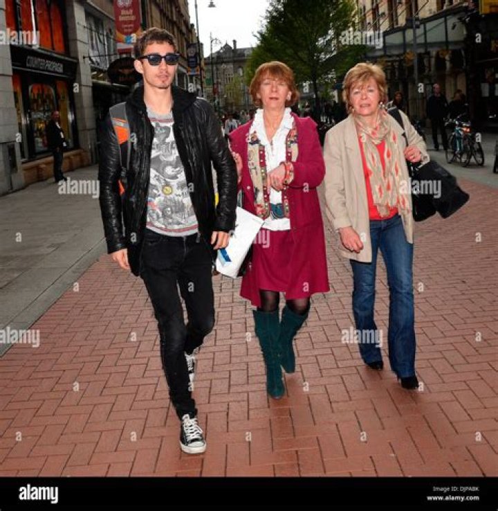 Robert Sheehan Parents: Meet Joe Sheehan And Maria Sheehan