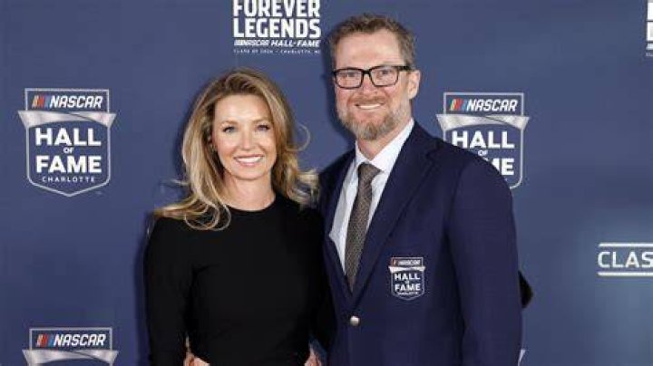 Who Is Dale Brisby Married To? Wife Net Worth & Wikipedia